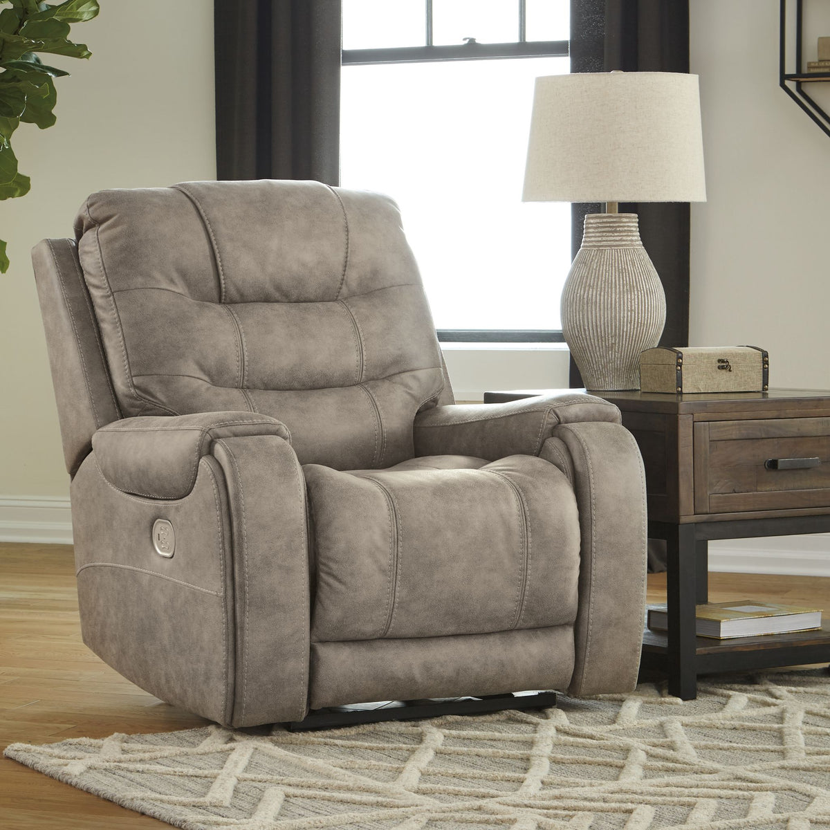 Yacolt power store recliner