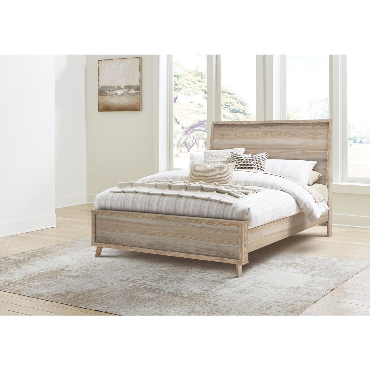 Hasbrick Platform Bed | Dufresne Furniture and Appliances